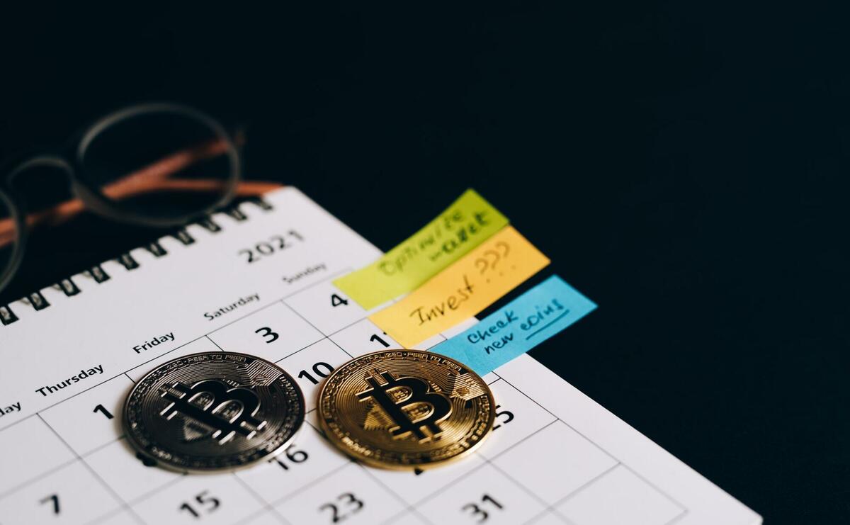 Two bitcoin coins on a calendar.