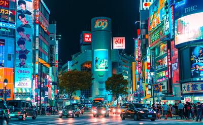 Photo of Shibuya area in Tokyo during night.